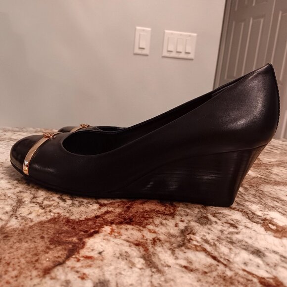 EUC 💥 TORY BURCH PACEY BLACK LEATHER WEDGE HEELS ~ SIZE 7.5 - Picture 5 of 6